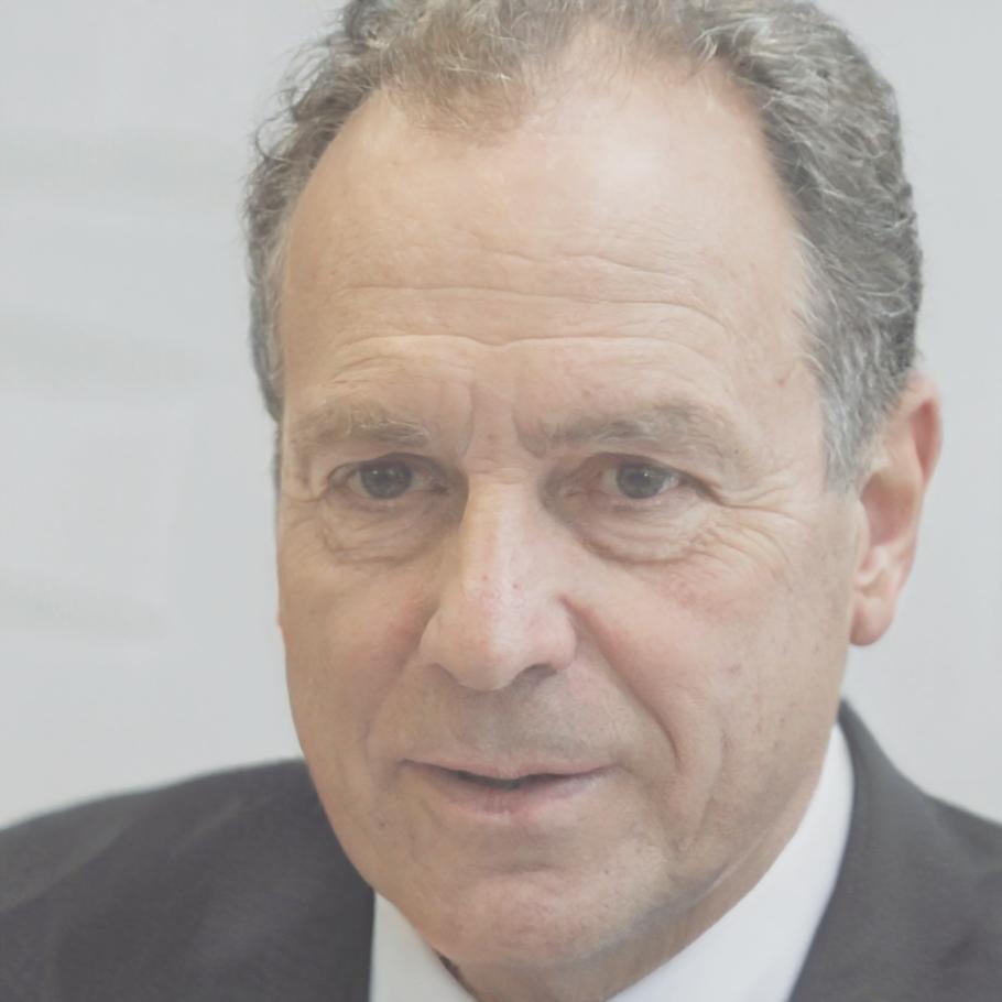 Dr. Miguel Rodríguez, experto en análisis financiero